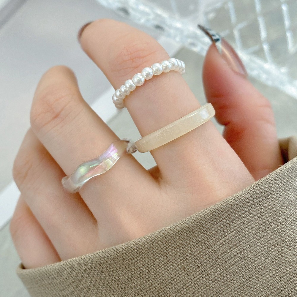 Street Fashion Essentials - アクリルミニマリストアクセサリーストリートエッセンシャル女性用パールリングセットパーティー記念品韓国風樹脂リング人気アクセサリー