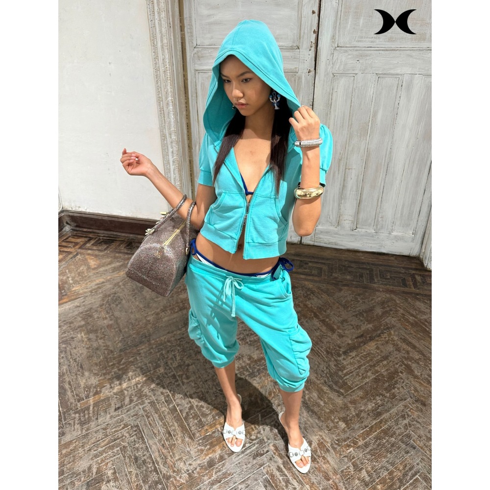 Street Fashion Us - アメリカンストリートスパイスガールスタイル半袖フード付きジッパーコート、七分丈パンツスーツ、無地ファッションスポーツスタイル。