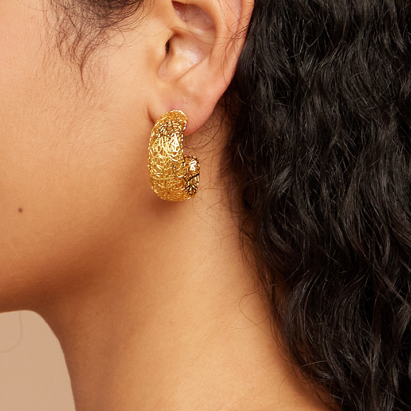 IVOG C シェイプ中空イヤリング 女性用 18K ゴール - Street Fashion Websites のレビューと価格